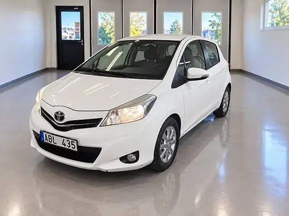 Toyota Yaris 2013 photo 3