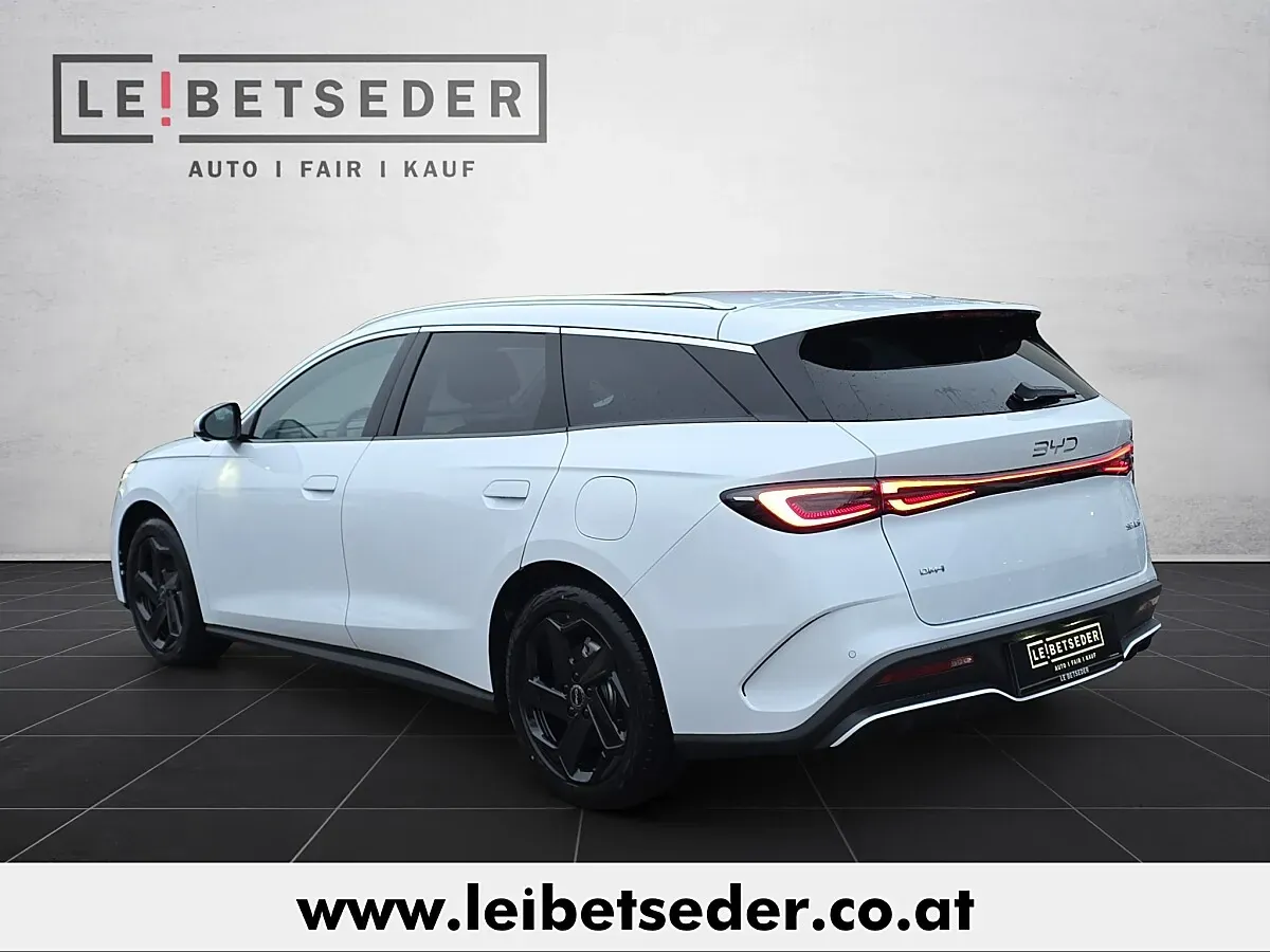 BYD Seal 6 photo 3