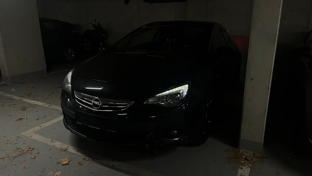 Opel Astra 2012 photo 2