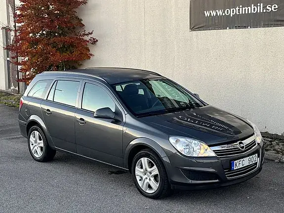 Opel Astra 2010 photo 2