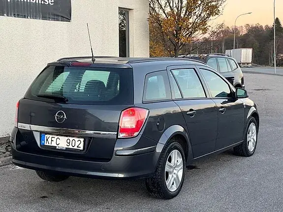 Opel Astra 2010 photo 4