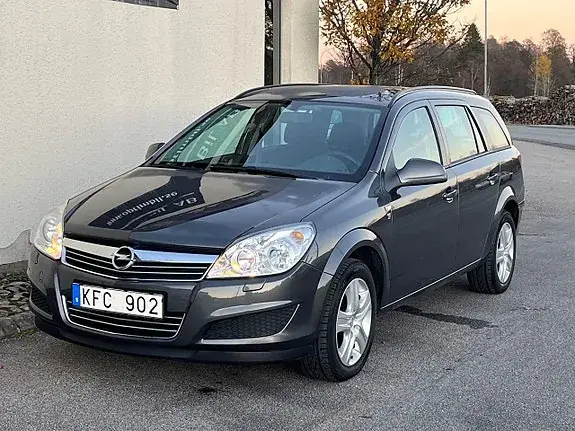 Opel Astra 2010 photo 5