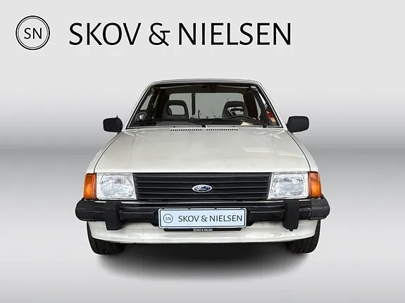 Ford Escort 1982 photo 2