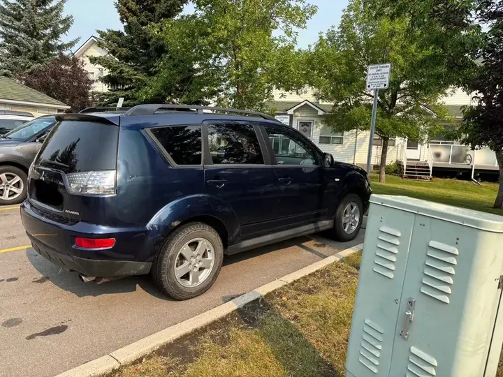 Mitsubishi Outlander 2011 photo 2