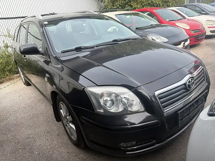 Toyota Avensis 2004 photo 2
