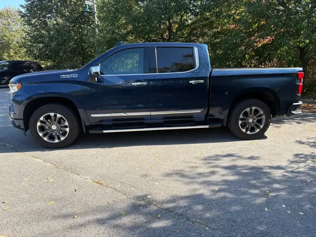Chevrolet Silverado 1500 2023 photo 3