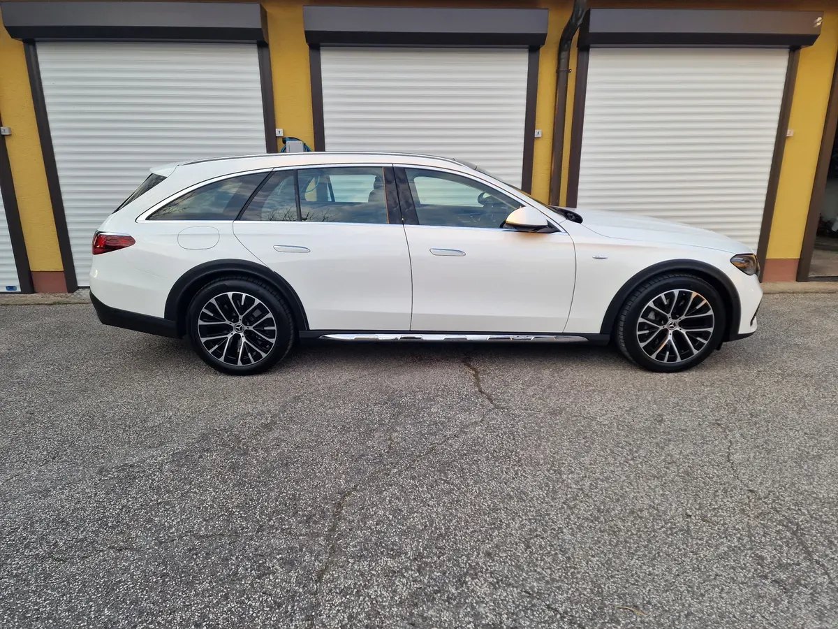 Mercedes-Benz E-Class 2025 photo 3