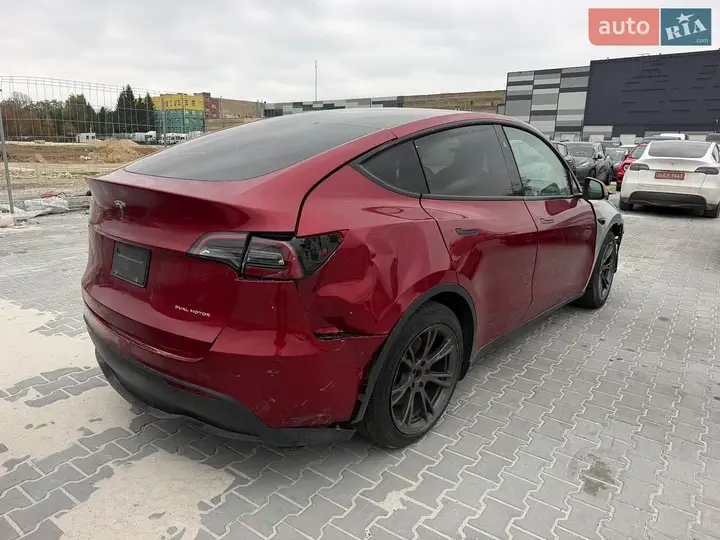 Tesla Model Y 2025 photo 4