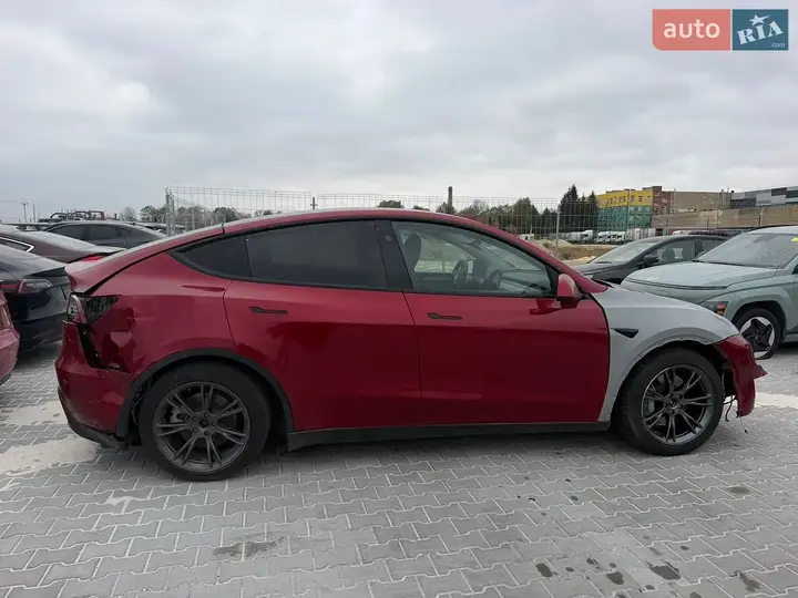 Tesla Model Y 2025 photo 5