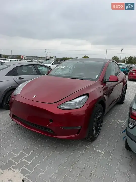 Tesla Model Y 2025 photo 2