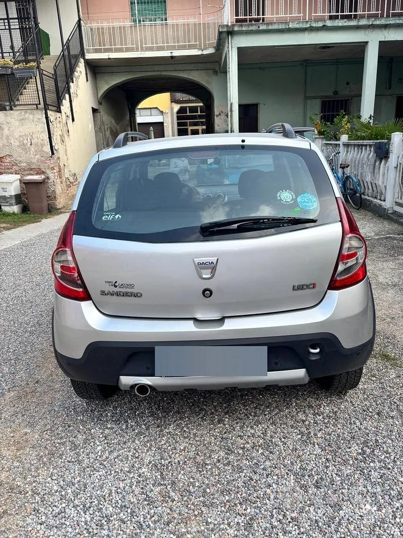 Dacia Sandero 2011 photo 2