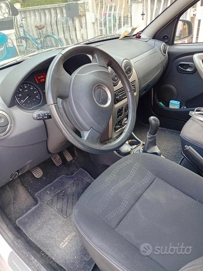 Dacia Sandero 2011 photo 3