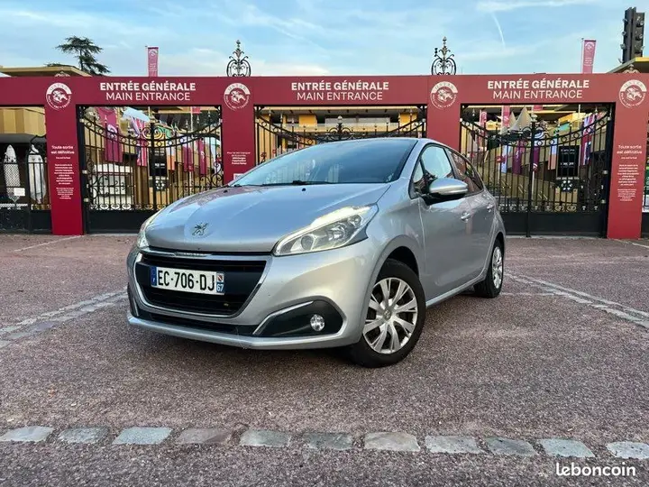 Peugeot 208