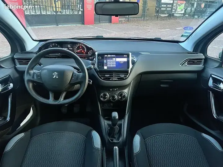 Peugeot 208 2016 photo 5