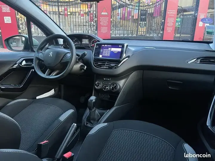 Peugeot 208 2016 photo 4