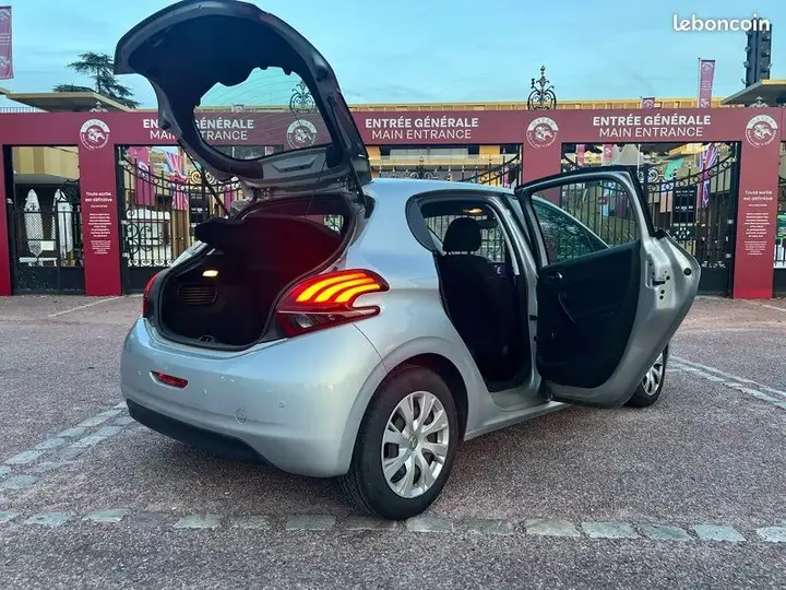 Peugeot 208 2016 photo 3