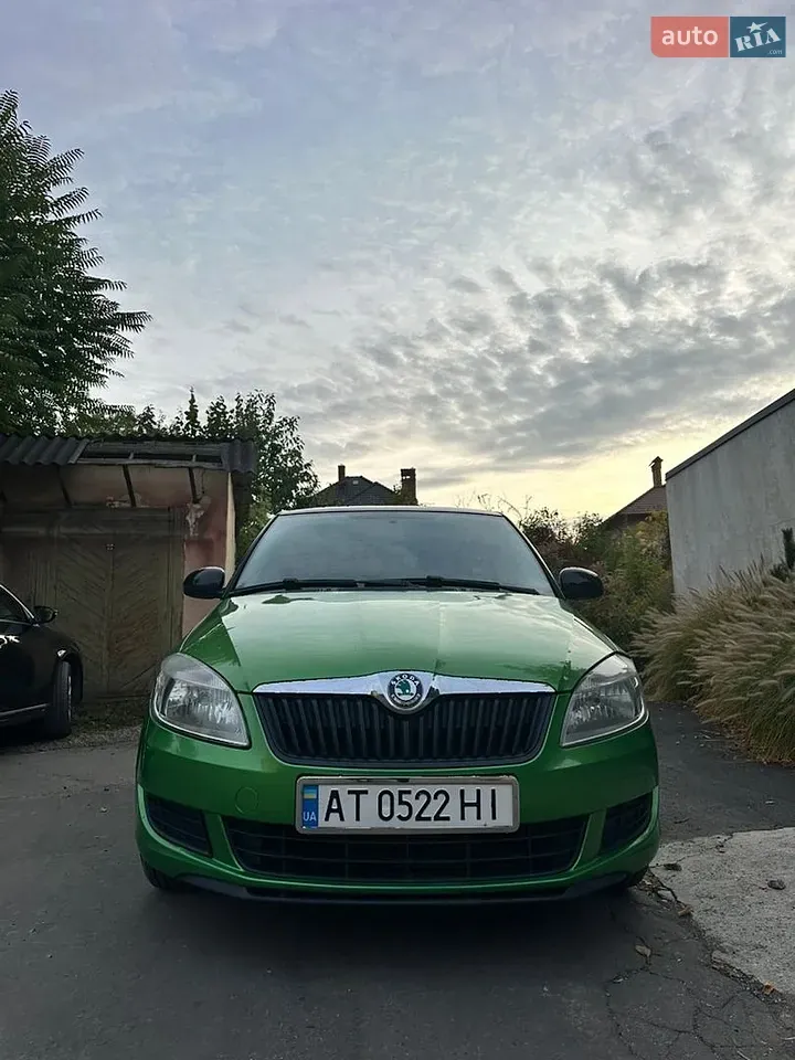 Skoda Fabia 2010 photo 2