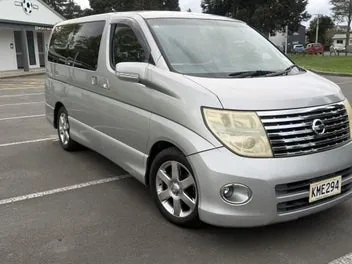 Nissan Elgrand 2005 photo 2