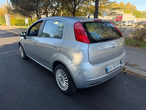 Fiat Grande Punto 2007 photo 3