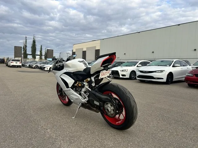 Ducati Panigale V2 2022 photo 4