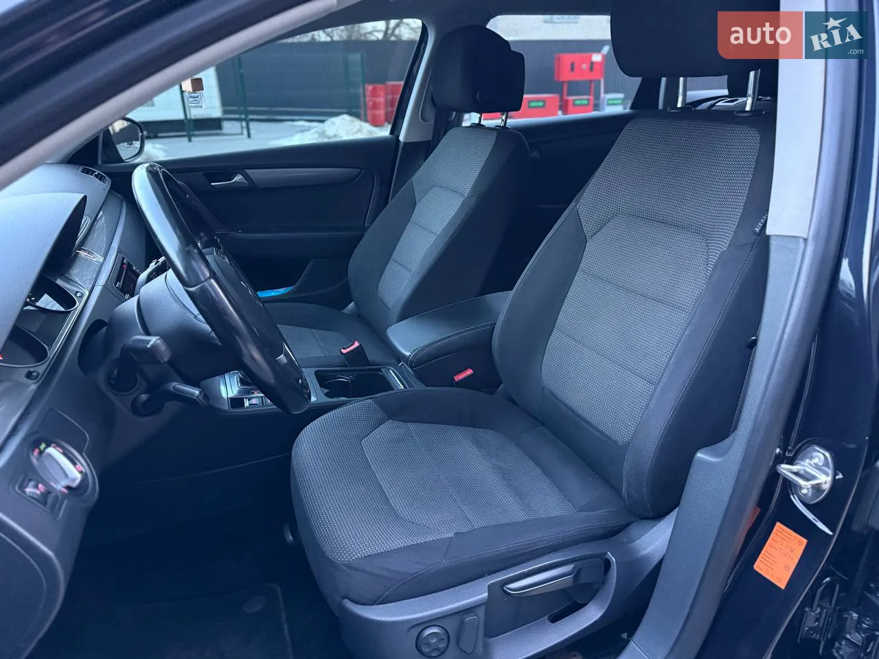 Volkswagen Passat 2011 photo 2