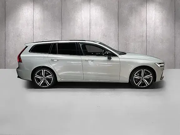Volvo V60 2022 photo 2