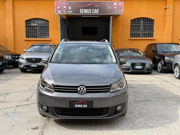 Volkswagen Touran 2011 photo 4