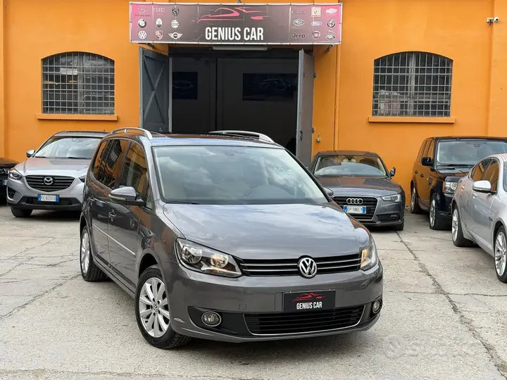 Volkswagen Touran 2011 photo 2