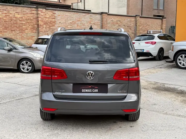 Volkswagen Touran 2011 photo 3
