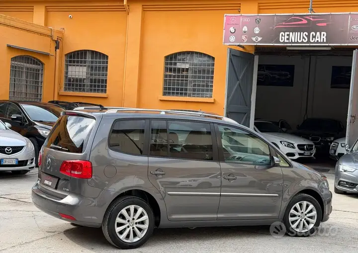 Volkswagen Touran 2011 photo 5