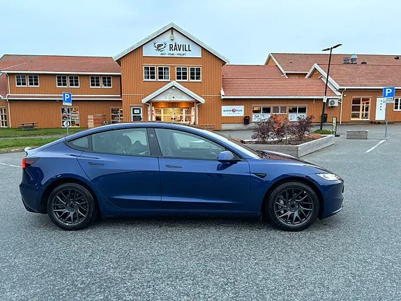 Tesla Model 3 2024 photo 2