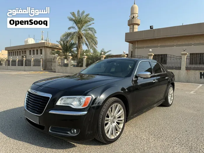 Chrysler 300 2012 photo 2