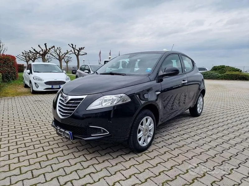 Lancia Ypsilon 2014 photo 2