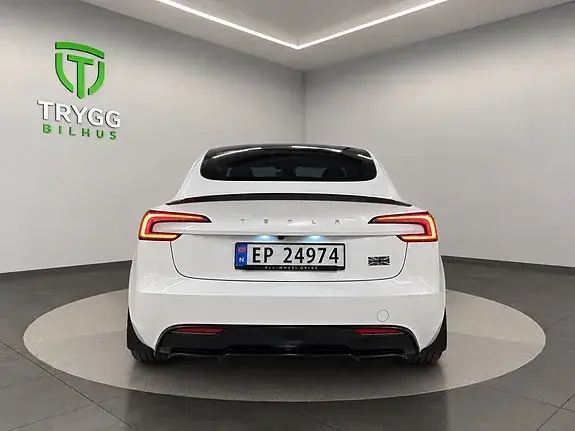 Tesla Model 3 2025 photo 4