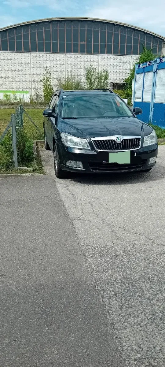 Skoda Octavia 2011 photo 2