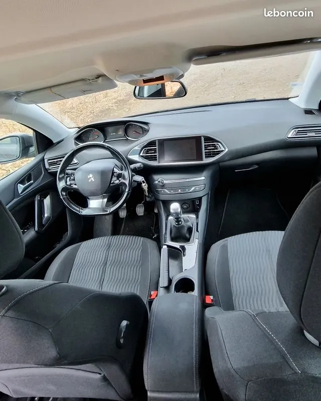 Peugeot 308 2017 photo 2