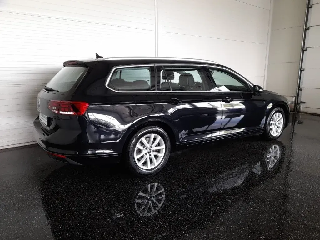 Volkswagen Passat 2022 photo 2