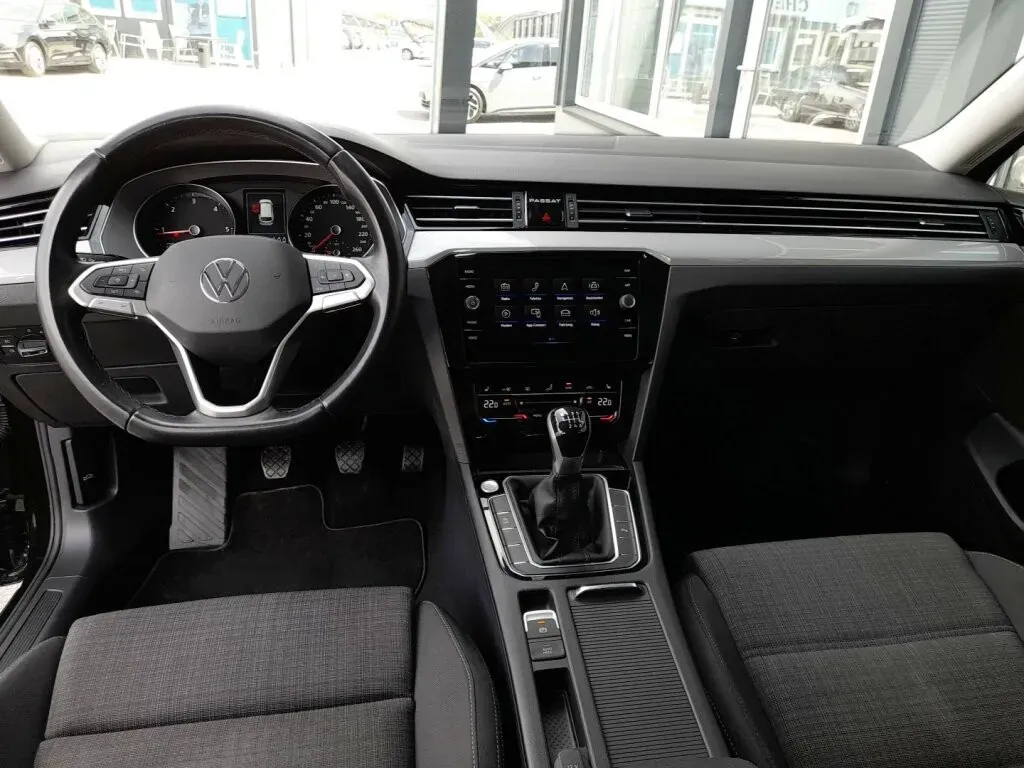 Volkswagen Passat 2022 photo 3