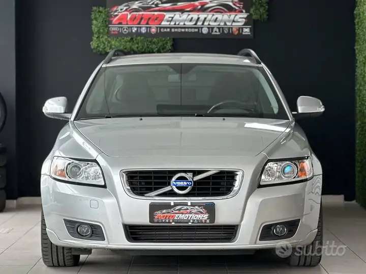 Volvo V50 2010 photo 2