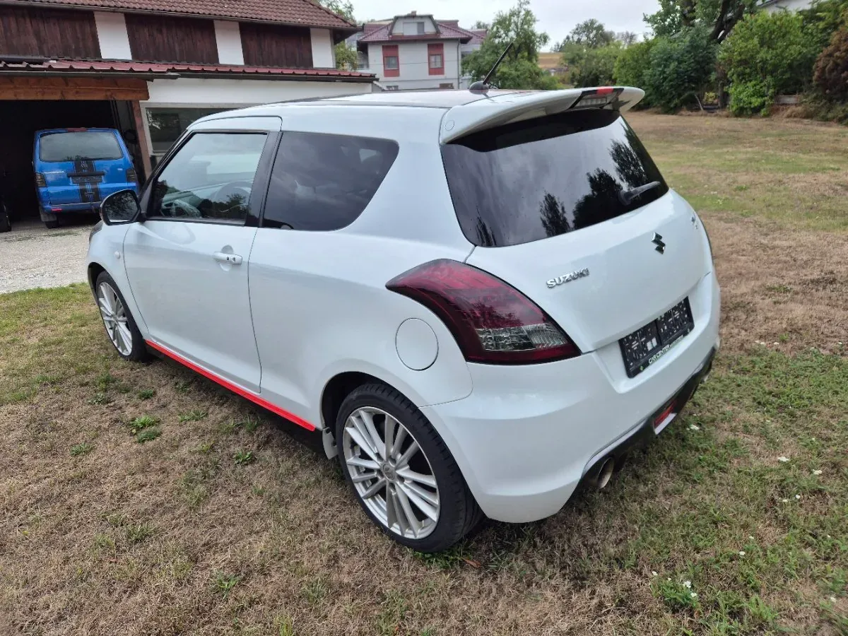 Suzuki Swift Sport 2013 photo 3