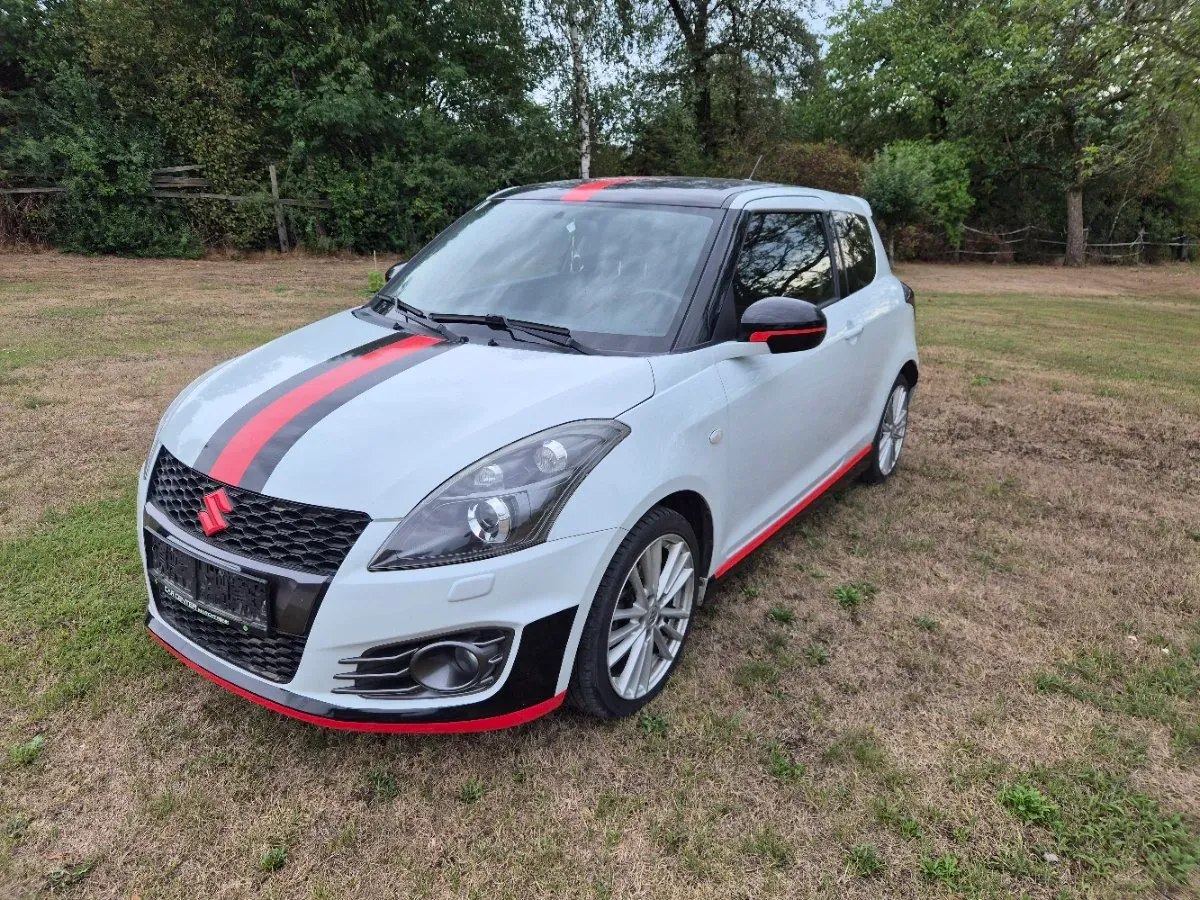 Suzuki Swift Sport 2013 photo 2