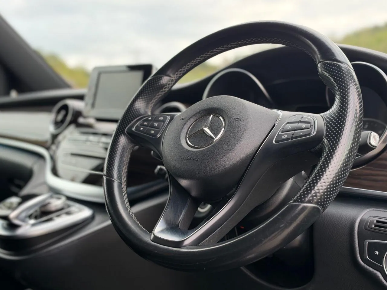 Mercedes-Benz V-Class 2020 photo 2