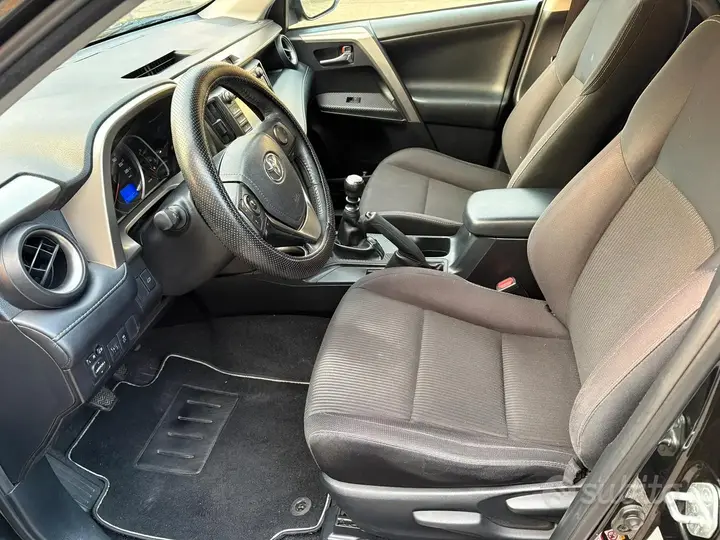 Toyota Rav4 2015 photo 4