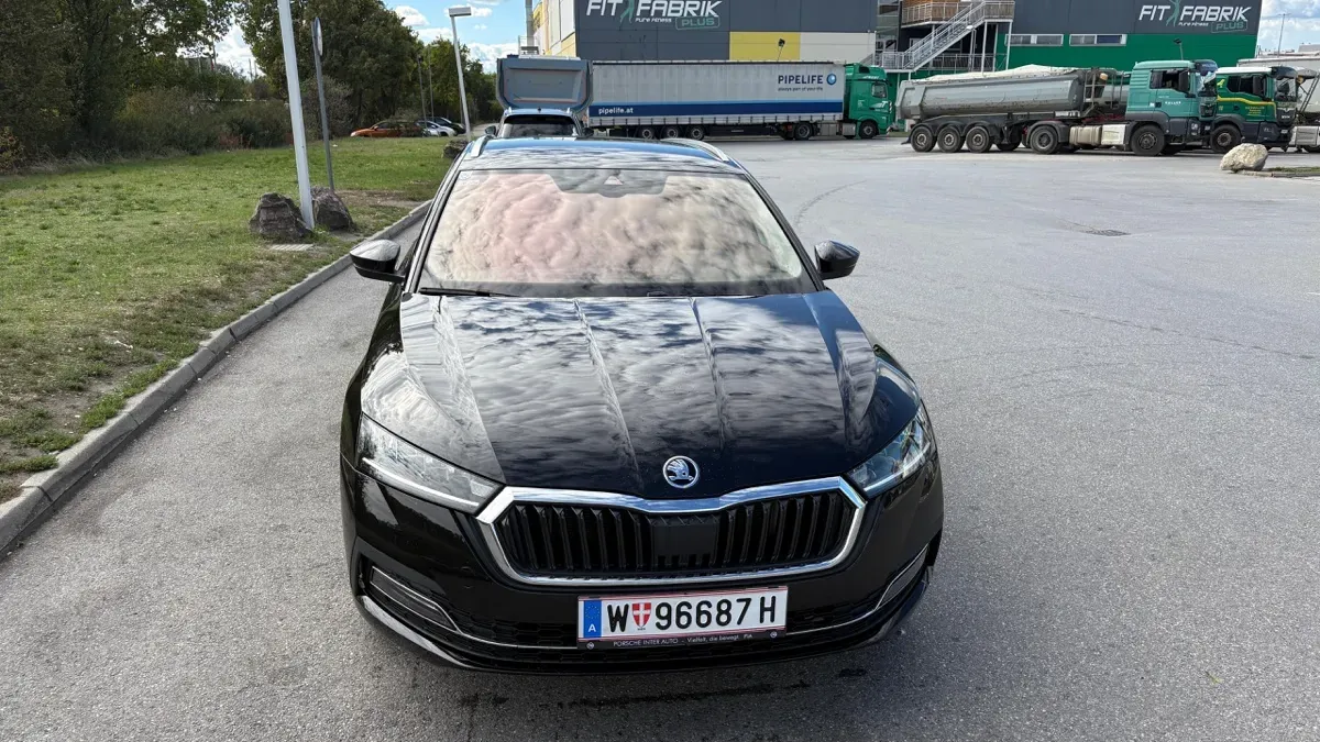 Skoda Octavia 2023 photo 2