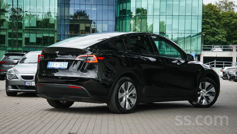 Tesla Model Y 2023 photo 5
