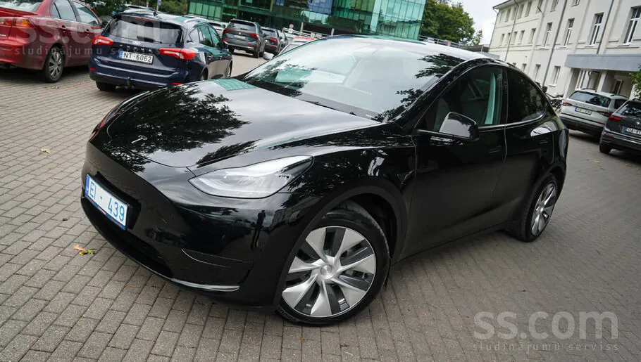 Tesla Model Y 2023 photo 2