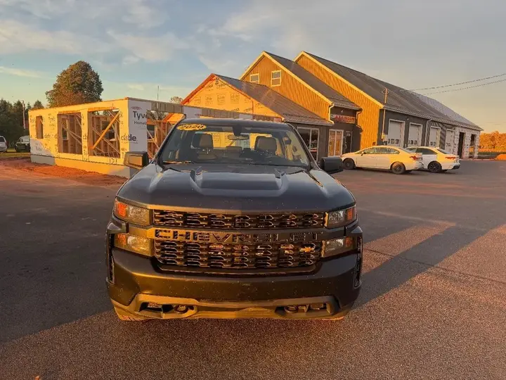 Chevrolet Silverado 1500 2020 photo 2