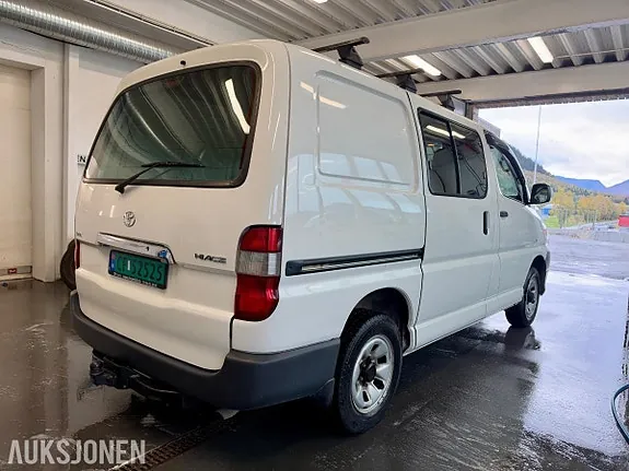 Toyota Hiace 2010 photo 4