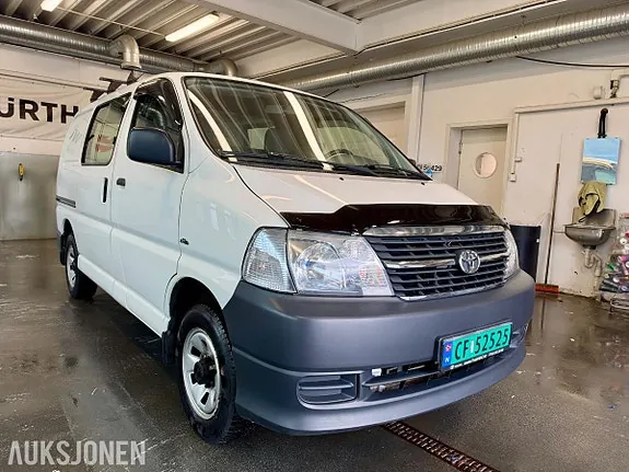 Toyota Hiace 2010 photo 5