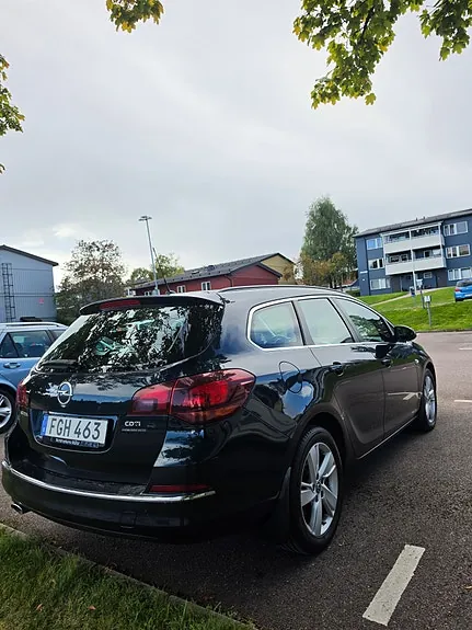 Opel Astra 2014 photo 2